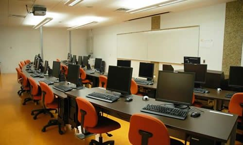 Advanced laboratories at HEC